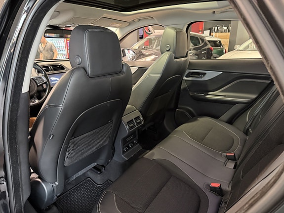 Jaguar F-PACE 24 of 30
