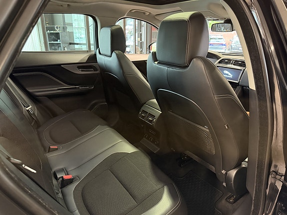 Jaguar F-PACE 23 of 30