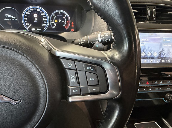Jaguar F-PACE 16 of 30