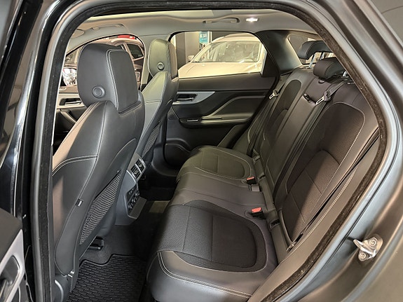 Jaguar F-PACE 22 of 30
