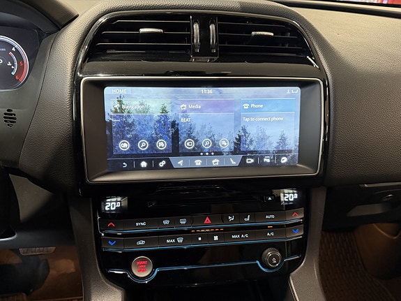 Jaguar F-PACE 12 of 30