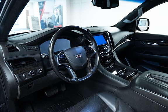 Cadillac Escalade 6 of 23