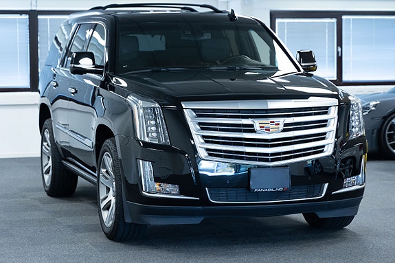 Cadillac Escalade 4 of 5