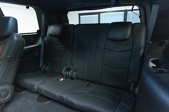 Cadillac Escalade 10 of 23