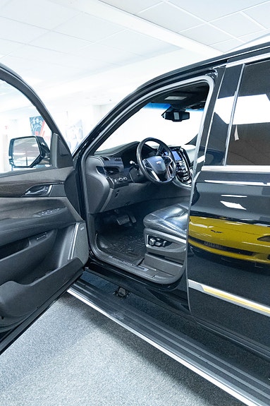 Cadillac Escalade 7 of 23