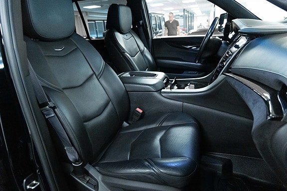 Cadillac Escalade 15 of 23