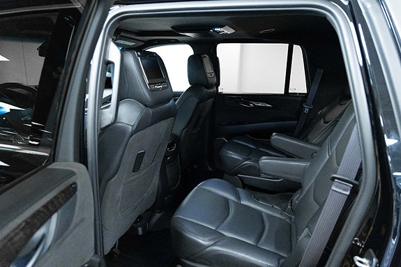 Cadillac Escalade 8 of 23