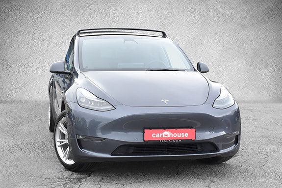 Tesla Model Y 3 of 5
