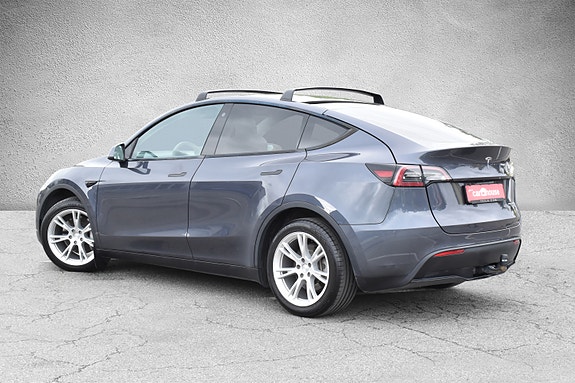 Tesla Model Y 5 of 5