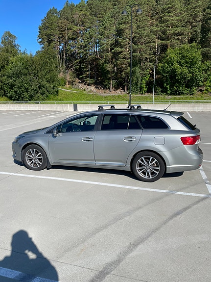 Toyota Avensis 2 of 5