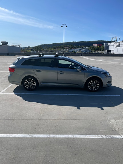Toyota Avensis 5 of 5