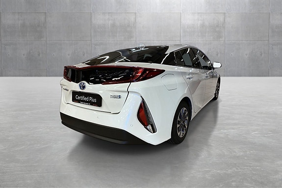 Toyota Prius Plug-in Hybrid 5 of 18