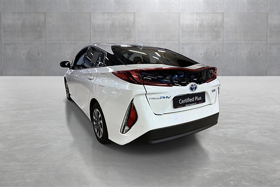 Toyota Prius Plug-in Hybrid 3 of 18