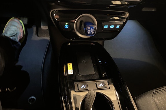 Toyota Prius Plug-in Hybrid 17 of 18