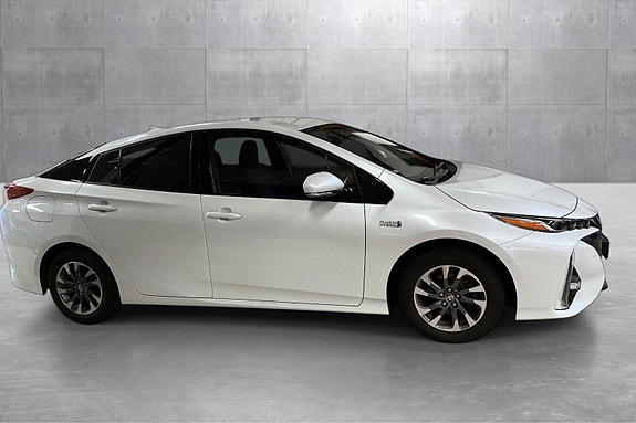 Toyota Prius Plug-in Hybrid 6 of 18