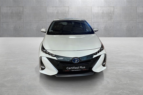 Toyota Prius Plug-in Hybrid 8 of 18
