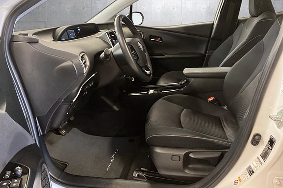 Toyota Prius Plug-in Hybrid 9 of 18