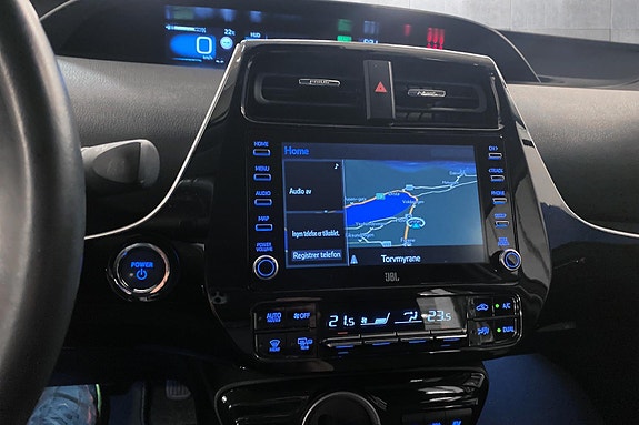 Toyota Prius Plug-in Hybrid 16 of 18