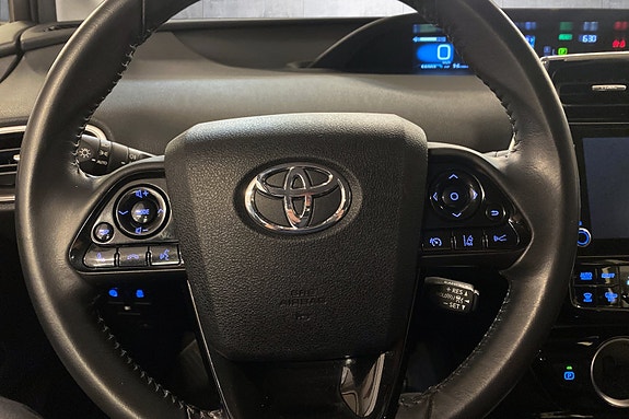 Toyota Prius Plug-in Hybrid 14 of 18