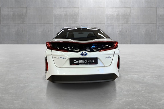 Toyota Prius Plug-in Hybrid 4 of 18