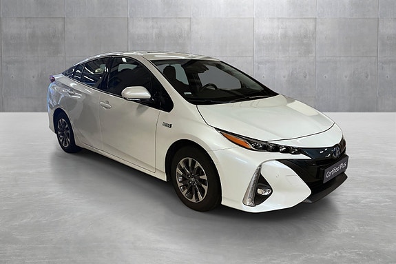 Toyota Prius Plug-in Hybrid 7 of 18