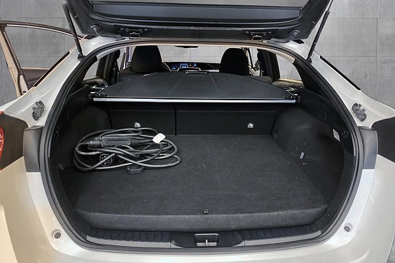Toyota Prius Plug-in Hybrid 11 of 18