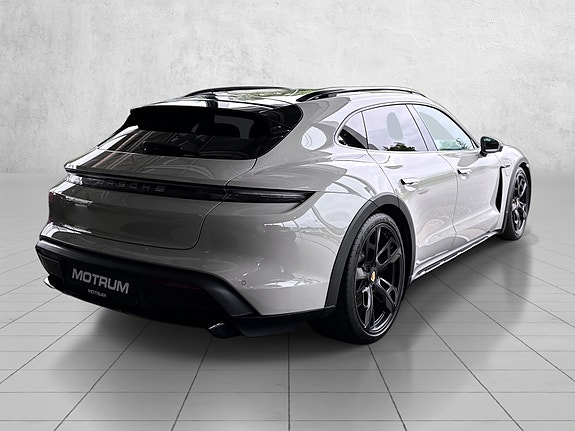 Porsche Taycan Cross Turismo 4 of 30