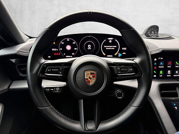 Porsche Taycan Cross Turismo 17 of 30