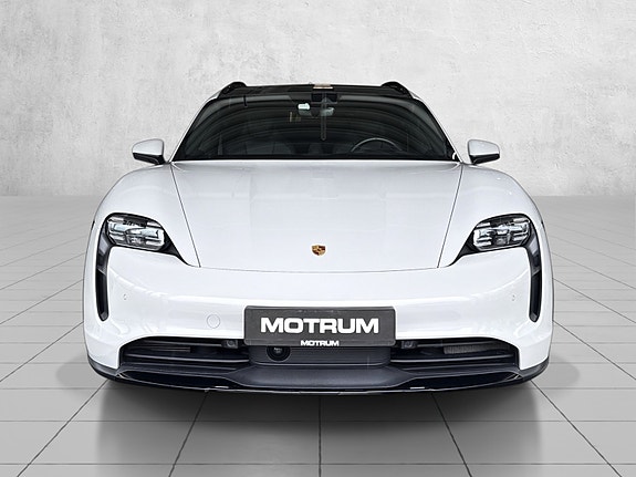 Porsche Taycan Cross Turismo 2 of 30