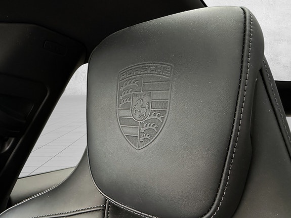 Porsche Taycan Cross Turismo 13 of 30