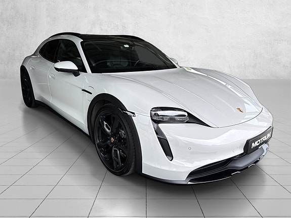 Porsche Taycan Cross Turismo 3 of 30