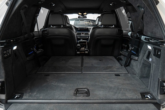 BMW X7 29 of 29
