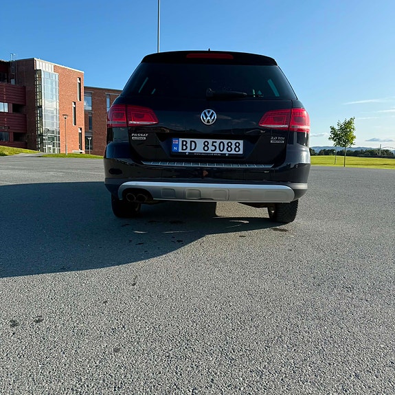 Volkswagen Passat Alltrack 4 of 20