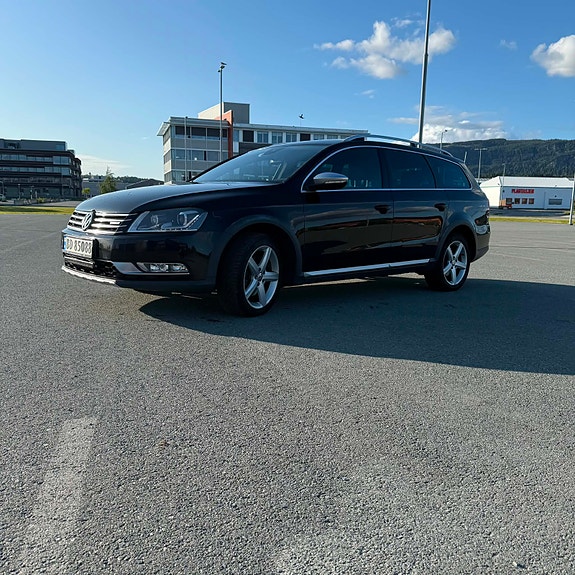 Volkswagen Passat Alltrack 2 of 20