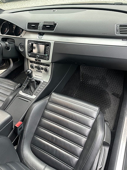 Volkswagen Passat Alltrack 10 of 20