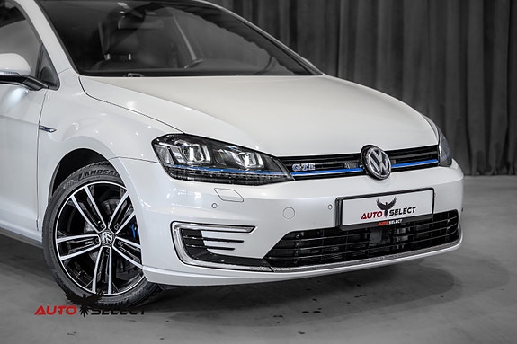Volkswagen Golf VII 2 of 5