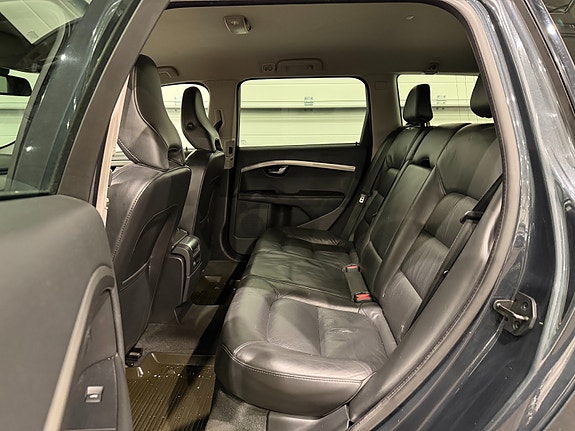 Volvo V70 12 of 23