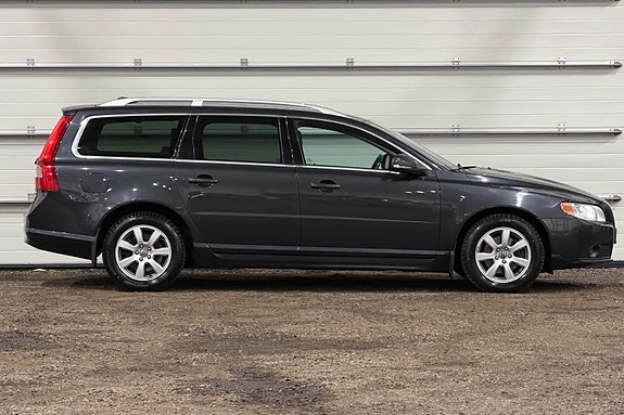 Volvo V70 2 of 23