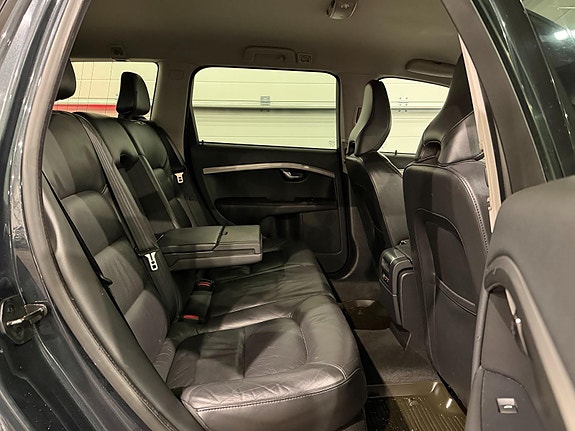 Volvo V70 11 of 23