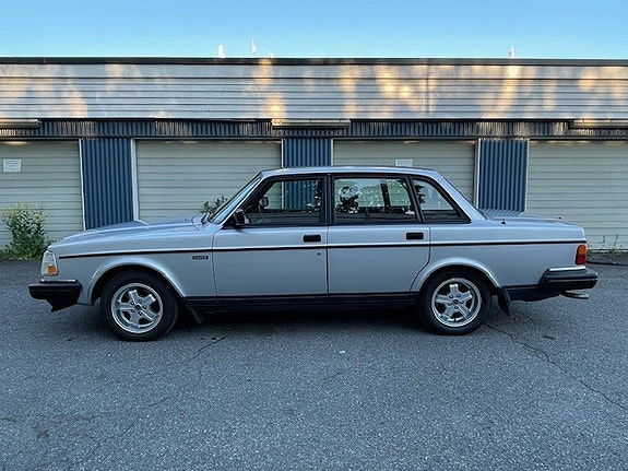 Volvo 240 5 of 5