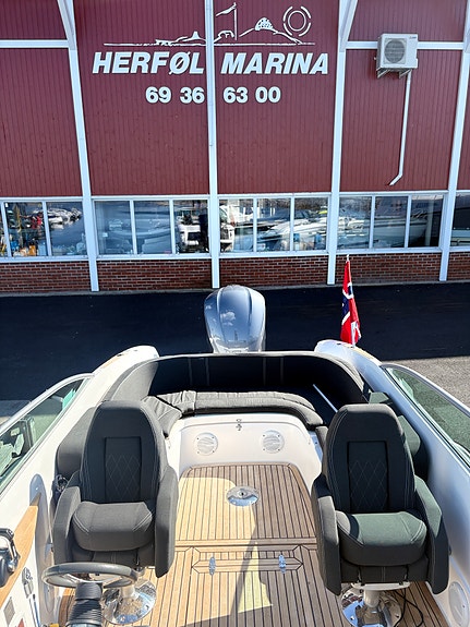 Ibiza 26 Touring 2012 | Yamaha 350 V8 | Kun 139 timer | Velholdt og stilren 3 of 18