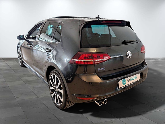 Volkswagen Golf VII 4 of 5
