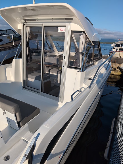Beneteau Antares 6 3 of 5