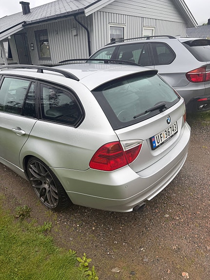 BMW 320d 2 of 13