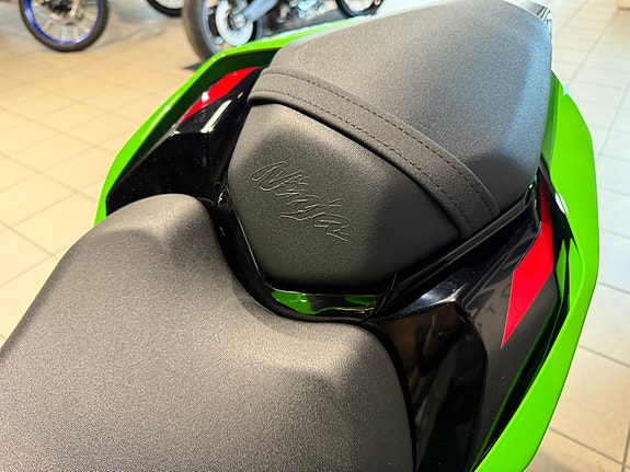 Kawasaki Ninja ZX-10R 15 of 16