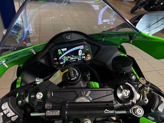 Kawasaki Ninja ZX-10R 12 of 16