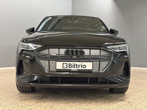 Audi e-tron Sportback 2 of 5