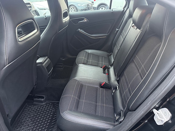 Mercedes-Benz A180 14 of 16
