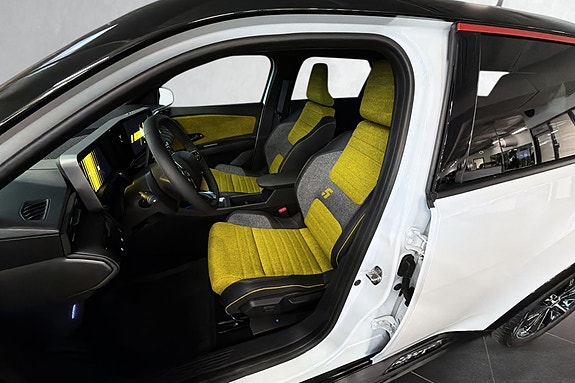 Intuitivt cockpit med digitalt instrumentpanel