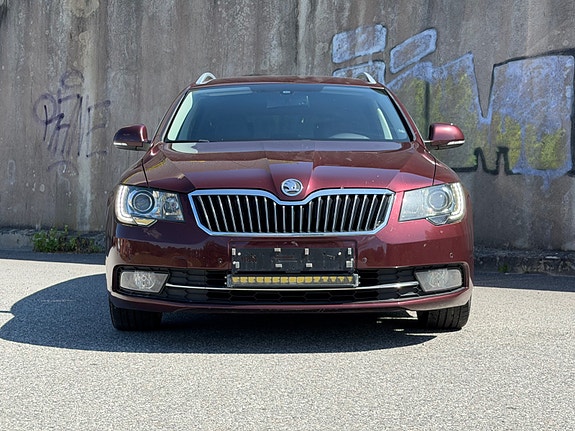 Skoda Superb 2 of 5